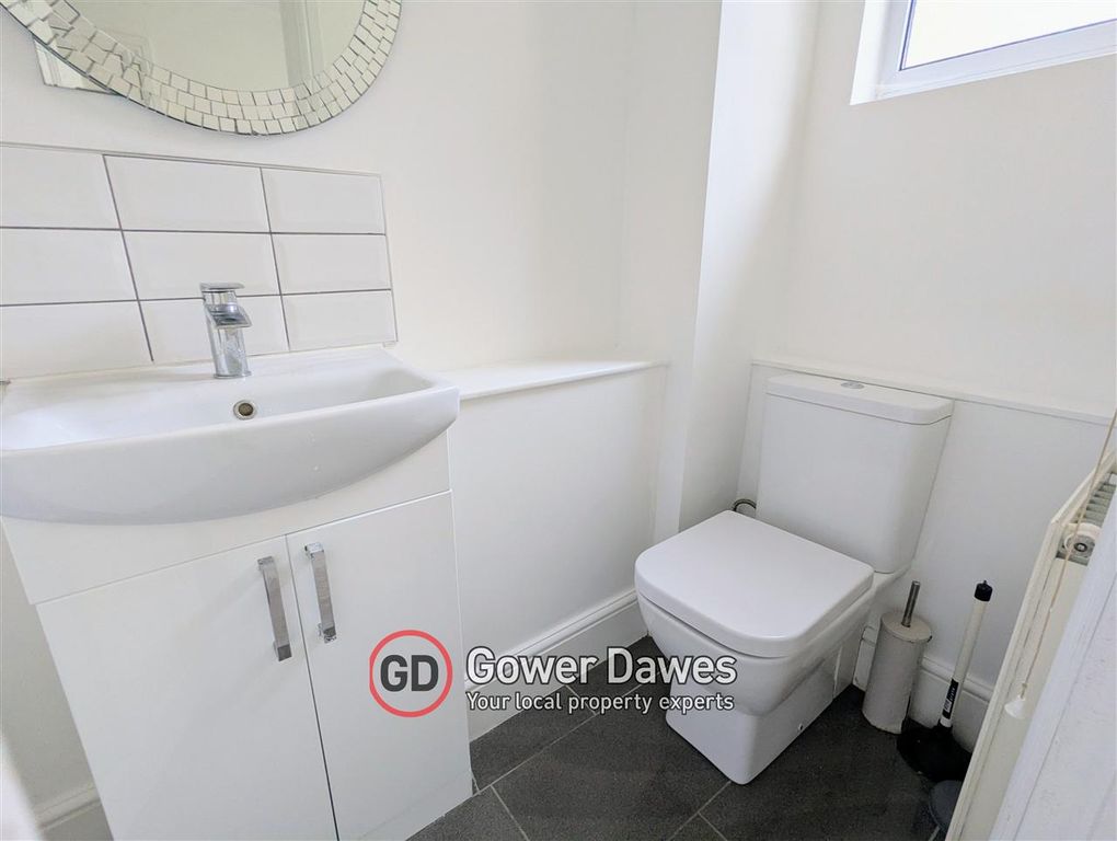 Property photo 3 of 16 Ground Floor WC