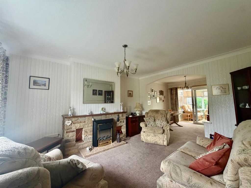 Property photo 3 of 21 Living Room / Dining Area: