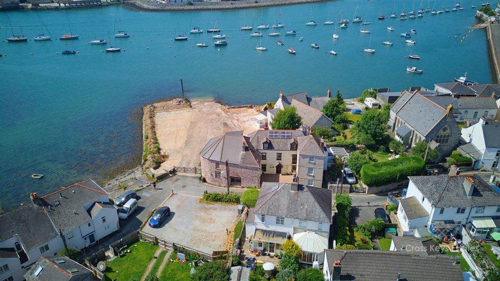 Property photo 3 of 67 Water / Sea Views