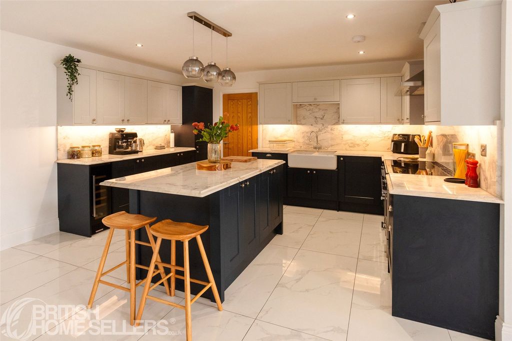Property photo 2 of 40 Picture No. 48