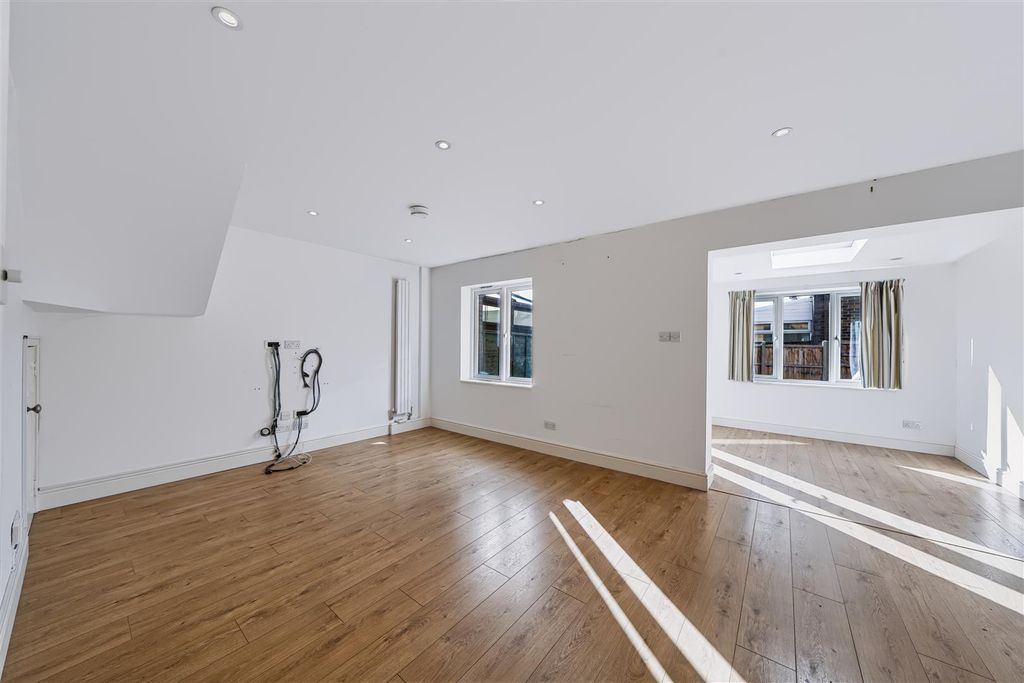 Property photo 3 of 44 Fishermans Drive - Current