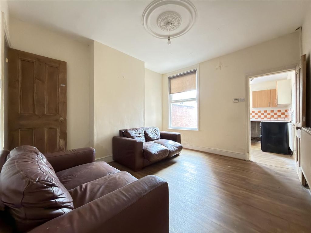 Property photo 3 of 9 Sitting Room