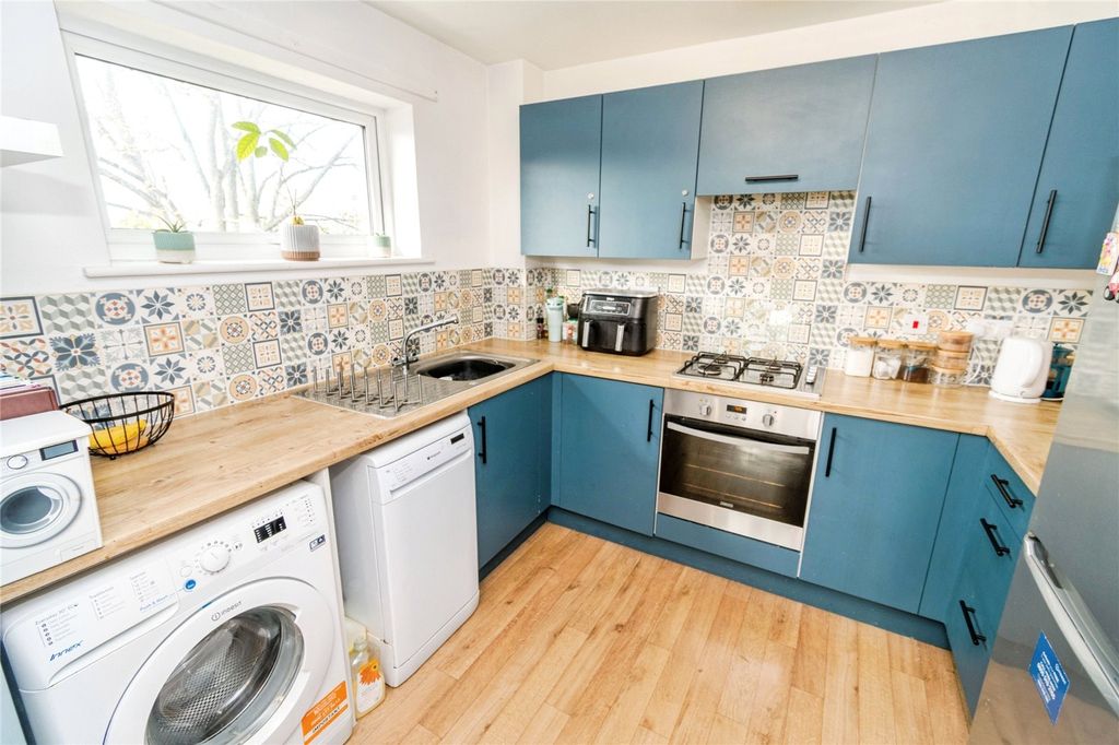 Property photo 3 of 10 Picture No. 12