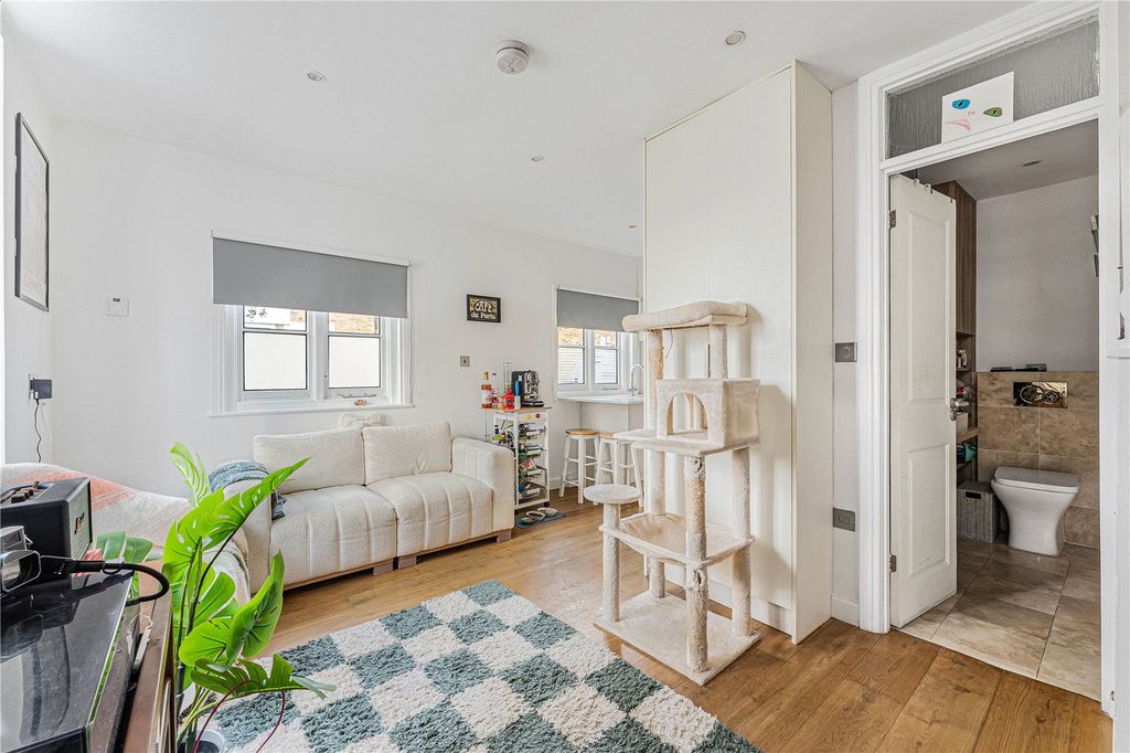 Property photo 3 of 13 Reception/Kitchen