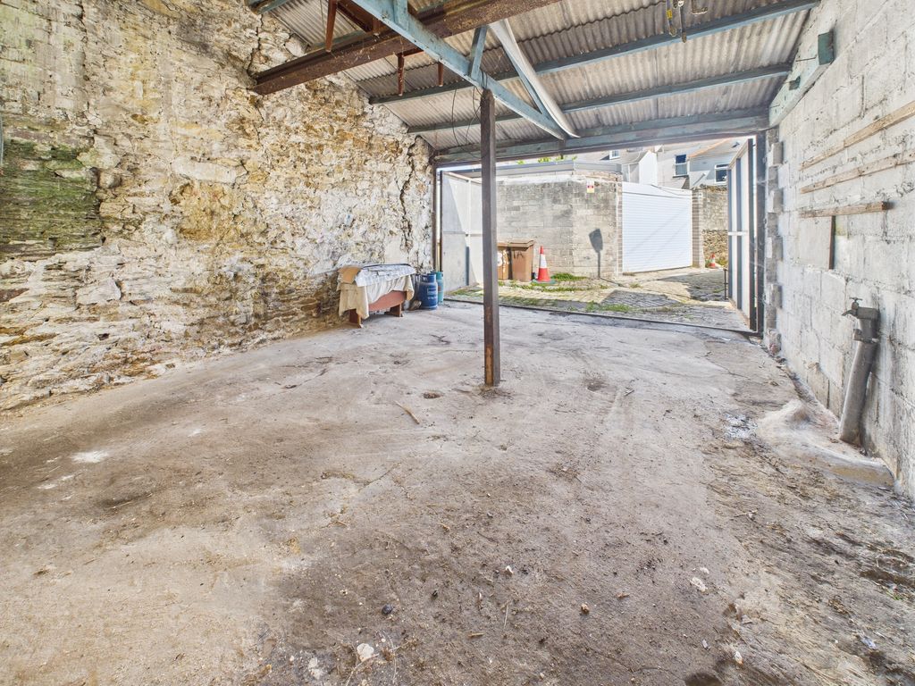 Property photo 3 of 11