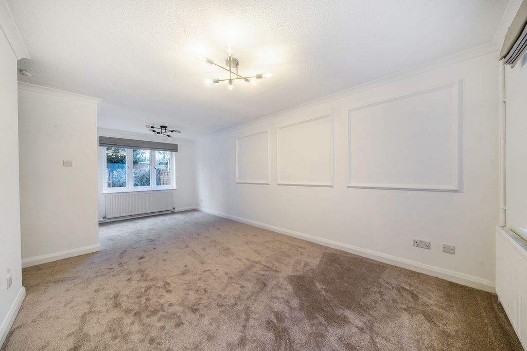 Property photo 3 of 19 1383022-3-691Dece...