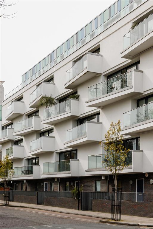 Property photo 1 of 19 Forest Road, E8