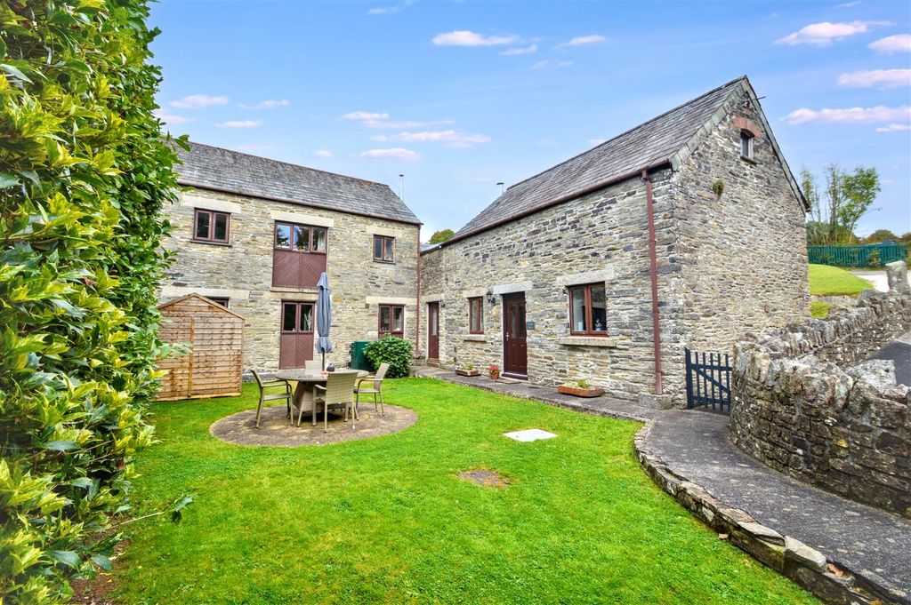 Property photo 2 of 37 Lower Pencubitt & Little Barn