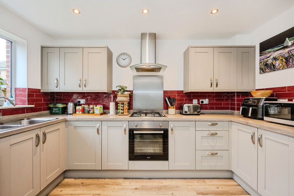 Property photo 3 of 15 Kitchen