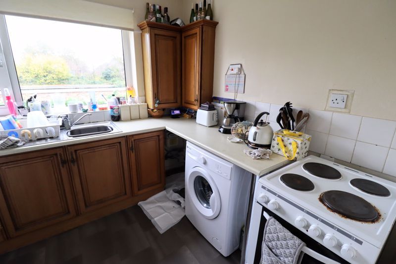 Property photo 3 of 8 Kitchen
