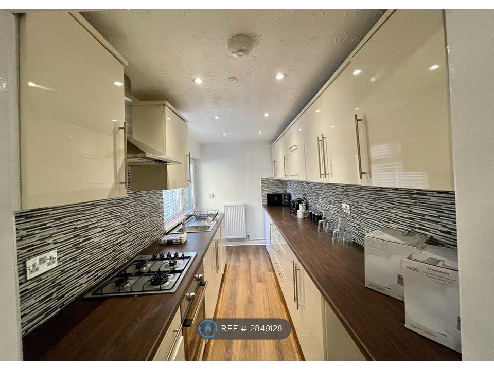 Property photo 1 of 11 Main Kitchen Diner Area