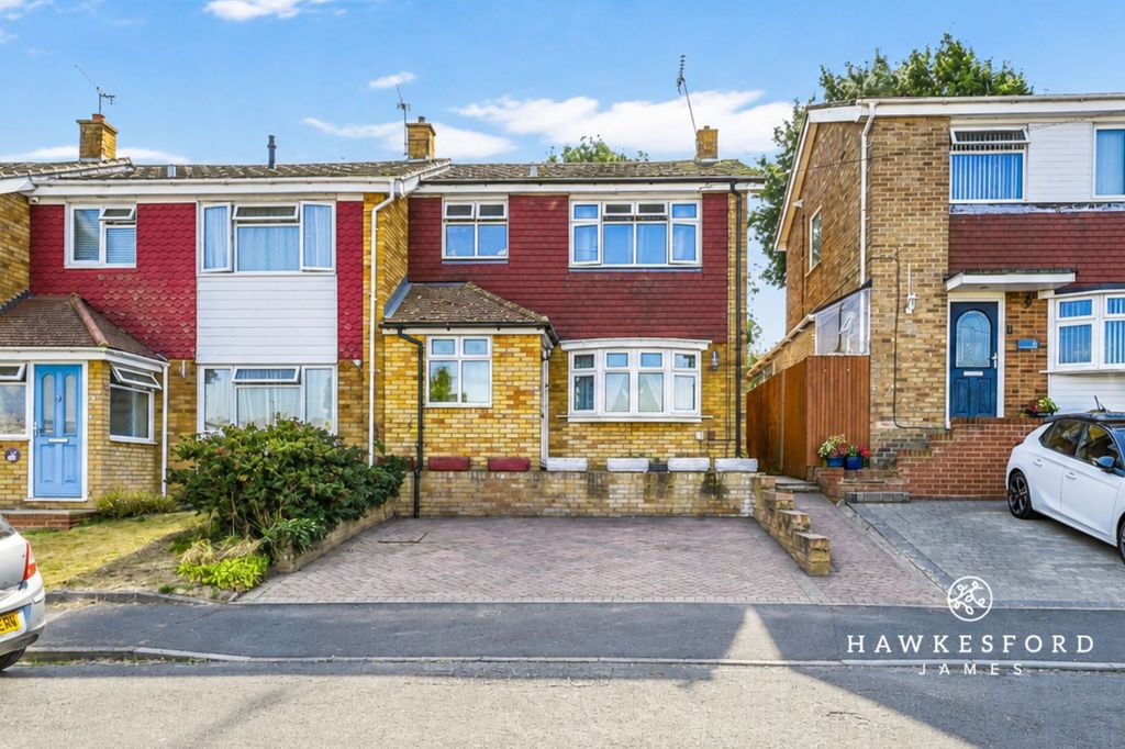 Property photo 1 of 17 Fairleas, Sittingbourne - Front Aspect