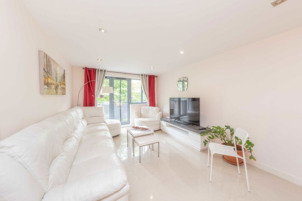 Property photo 2 of 7