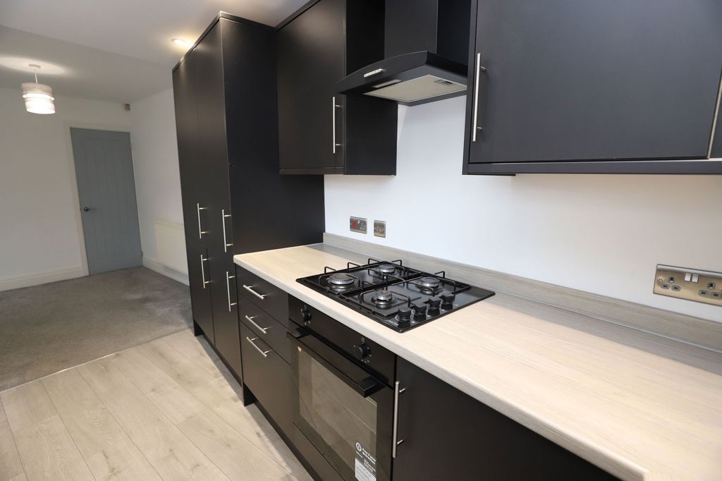 Property photo 3 of 32