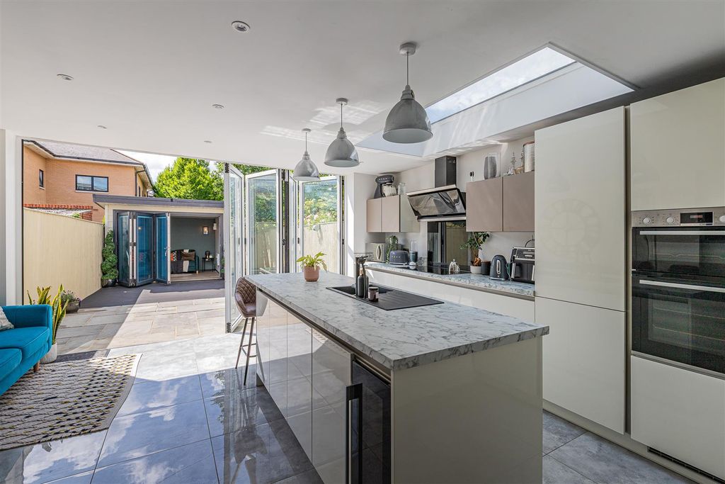 Property photo 2 of 16 Hamilton Street 57-21.Jpg