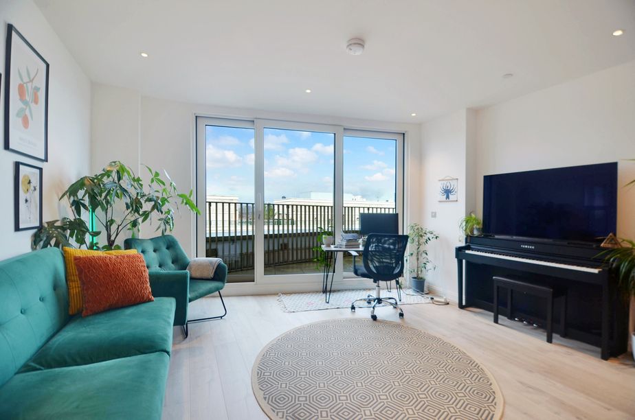 Property photo 1 of 20 Lounge Area (2).Jpg