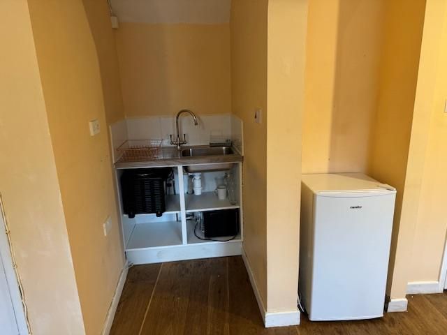 Property photo 3 of 5 Bedsitting Room
