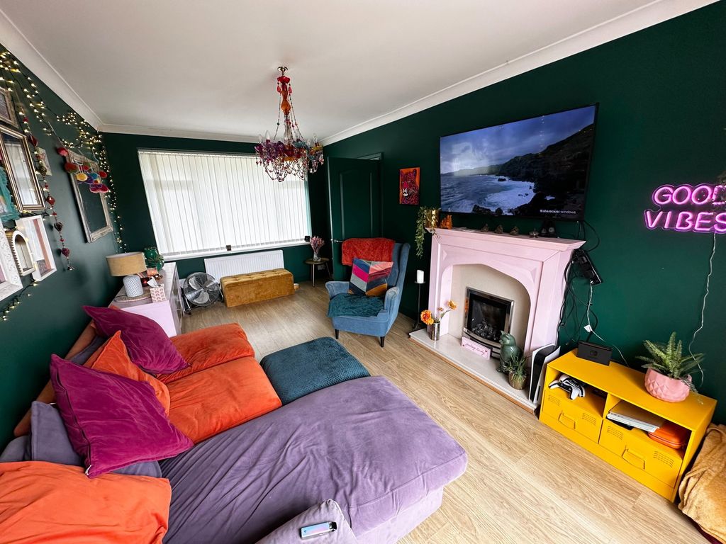 Property photo 2 of 27