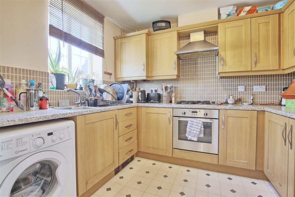 Property photo 2 of 9 Kitchen.Jpg
