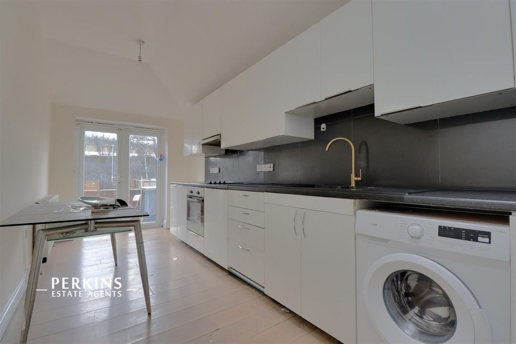 Property photo 1 of 11 Kitchen.Jpg