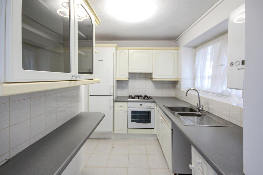 Property photo 3 of 10 Kitchen