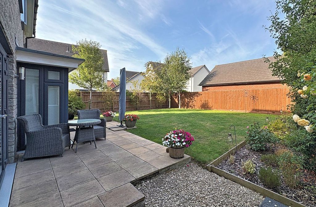 Property photo 3 of 27