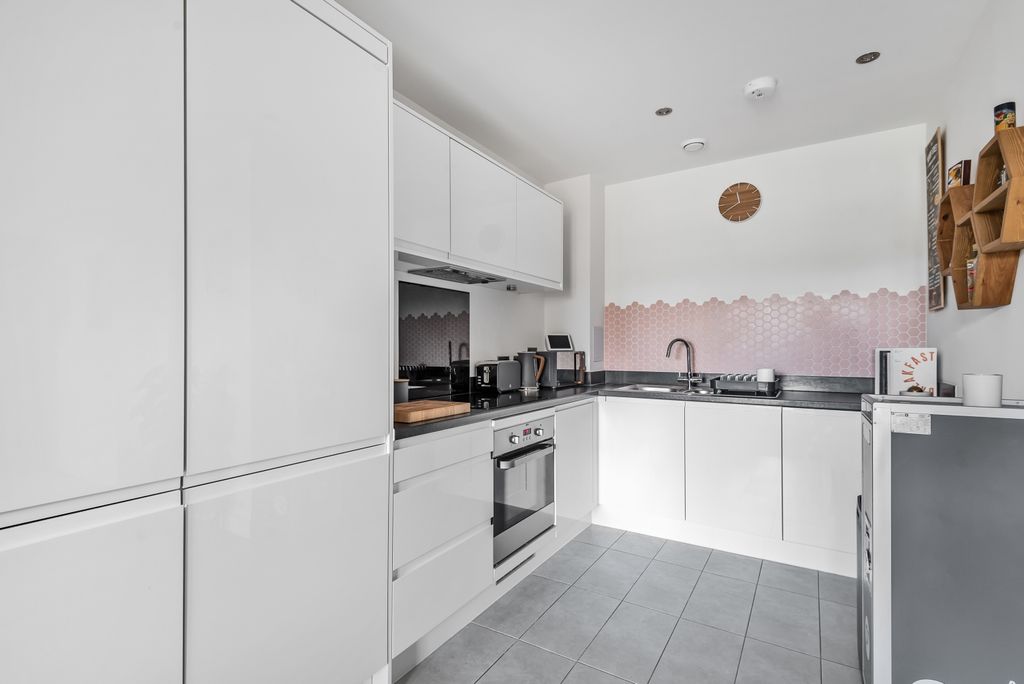 Property photo 3 of 8 Kitchen