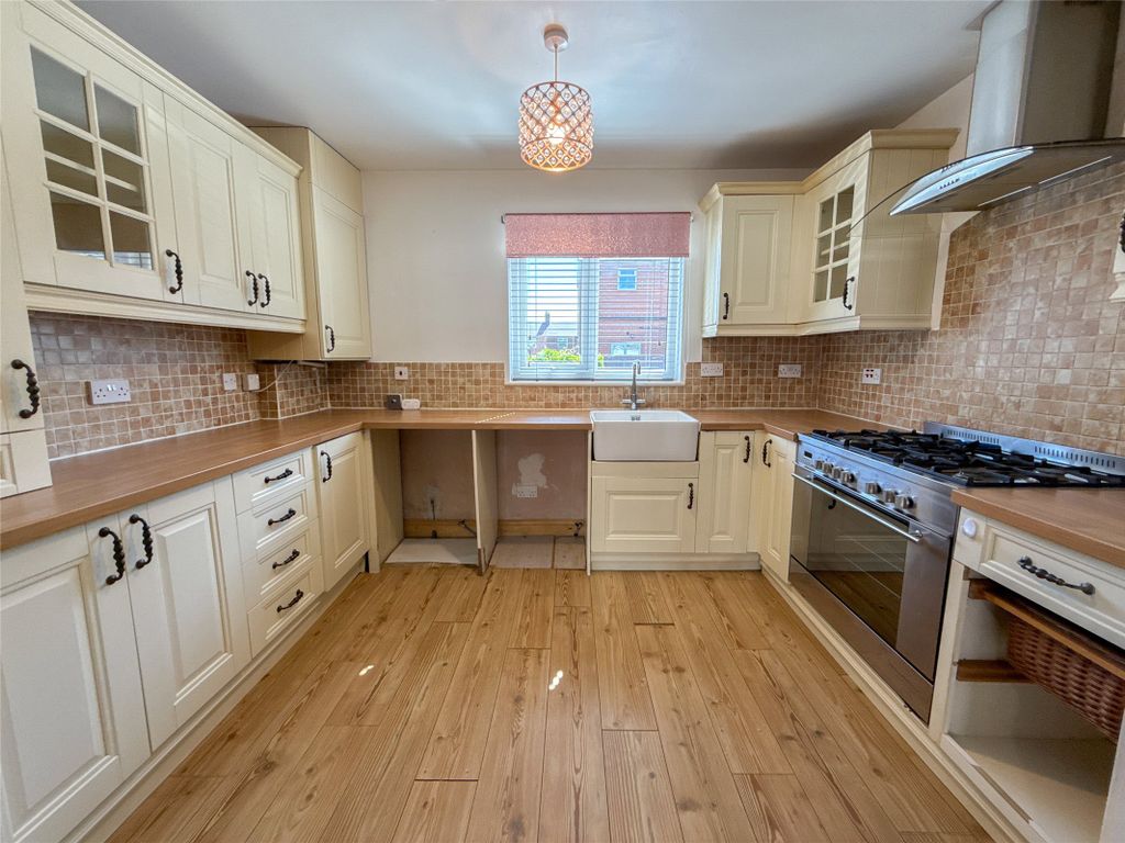 Property photo 2 of 18 Kitchen