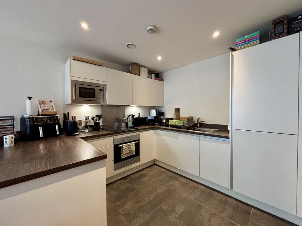Property photo 2 of 15 Image00009