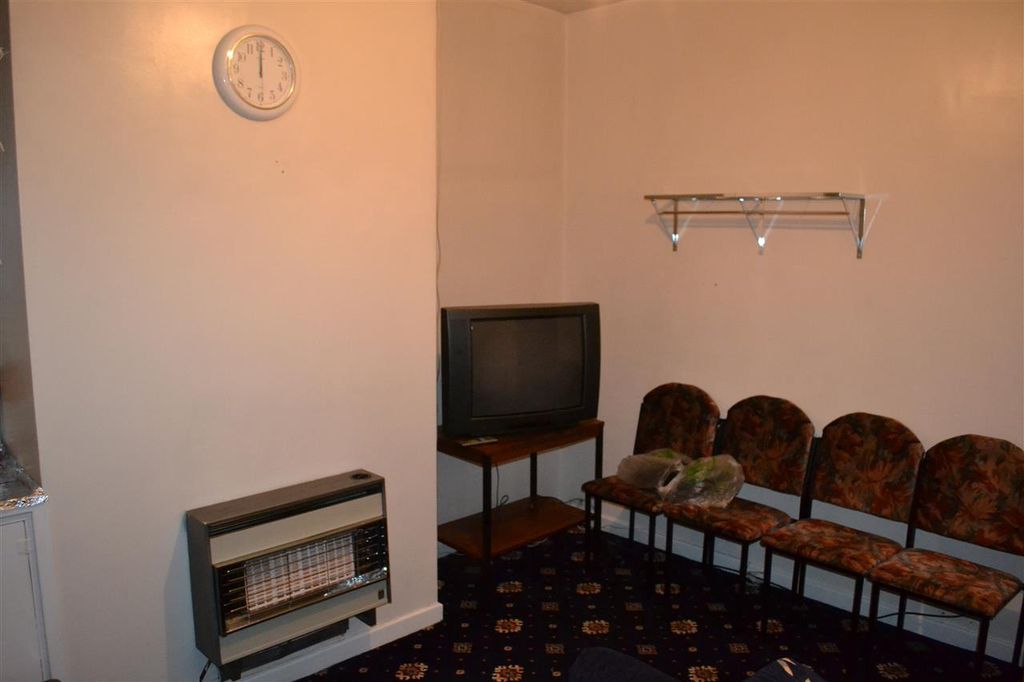 Property photo 2 of 8