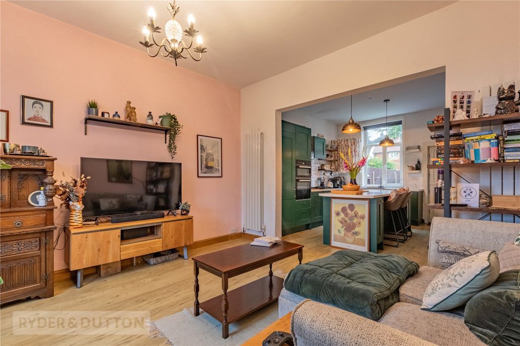 Property photo 2 of 15 Lounge