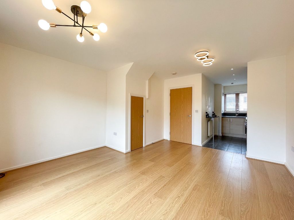 Property photo 3 of 11 4468512