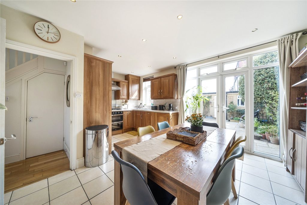 Property photo 3 of 15 Picture No. 18