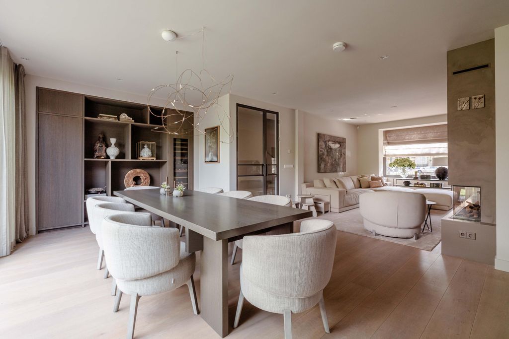 Property photo 2 of 36