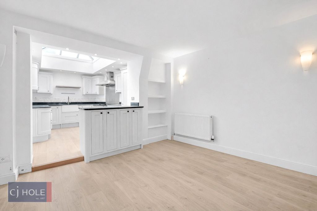 Property photo 3 of 19 Picture No. 24