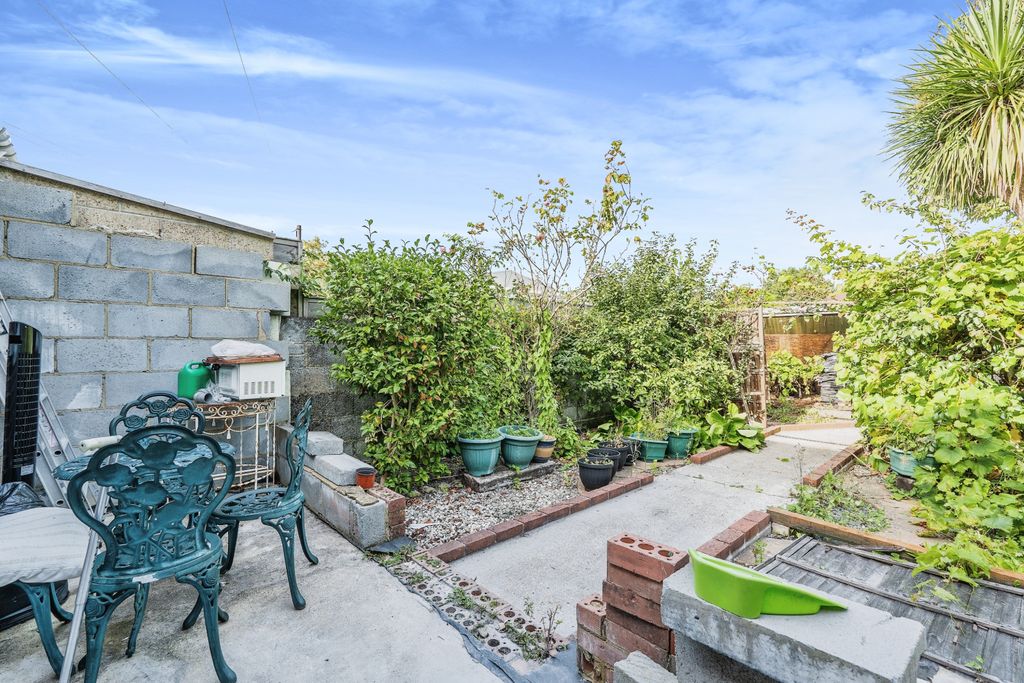 Property photo 3 of 13 Garden