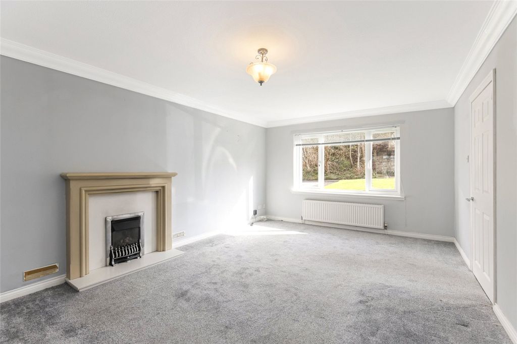 Property photo 2 of 16 Living Room