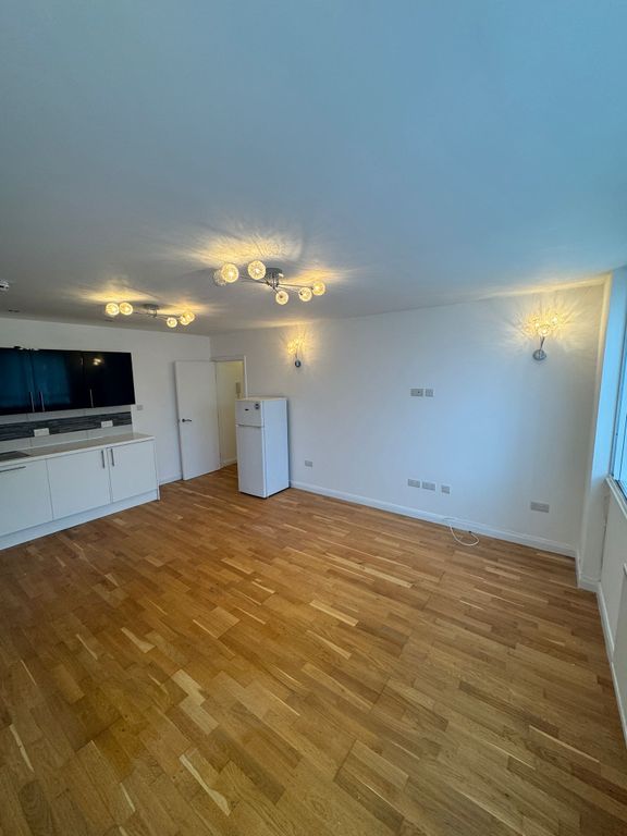 Property photo 3 of 10 Photo 5