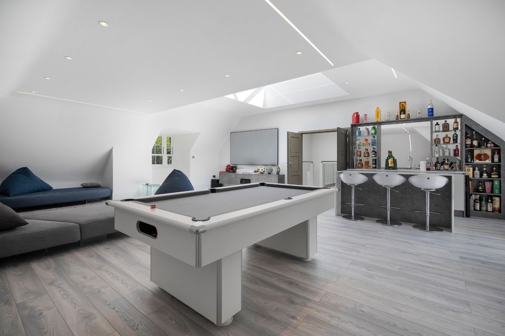 Property photo 3 of 21 Games Room/Bar