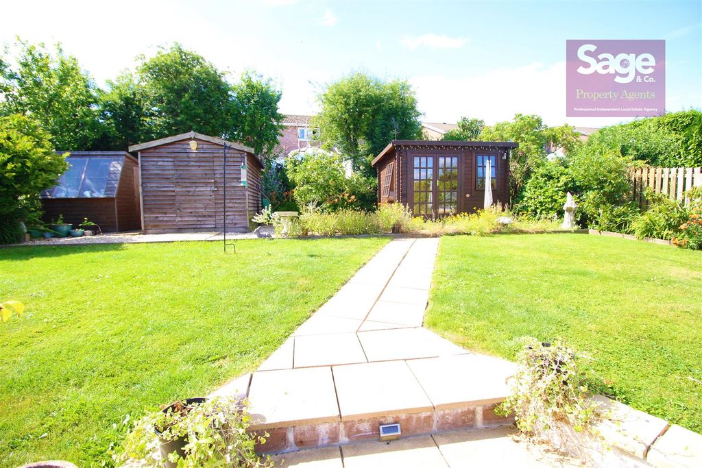 Property photo 2 of 40