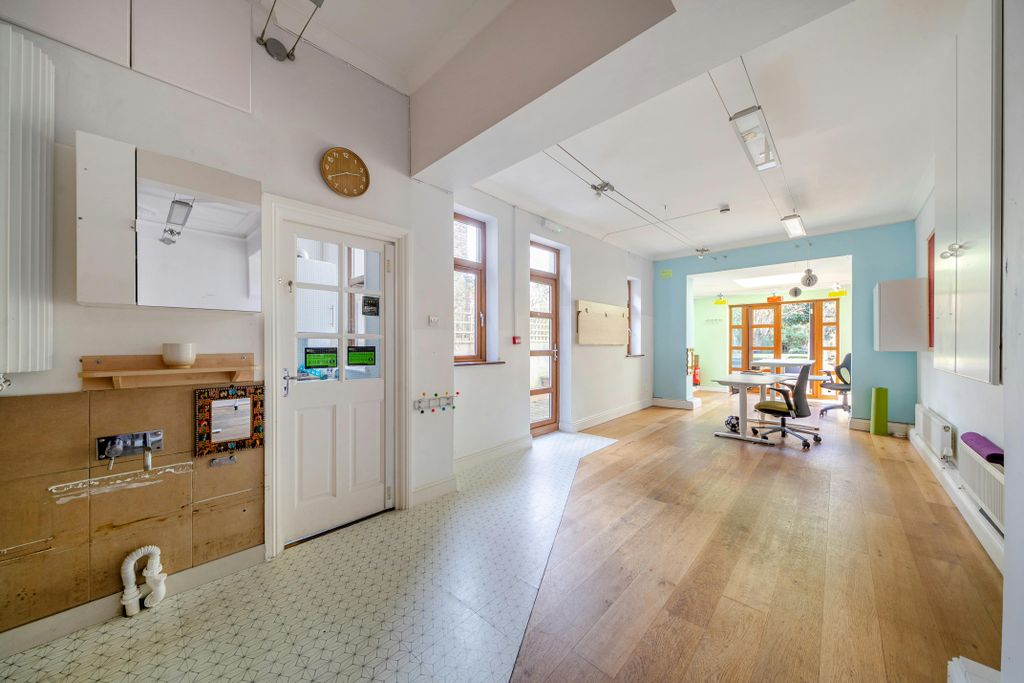 Property photo 2 of 10 1423640-5-69A990F6Db465.Jpg