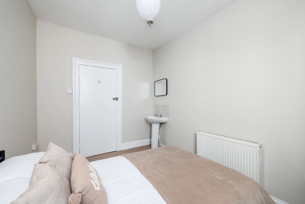 Property photo 3 of 3 0033