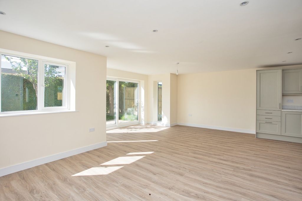 Property photo 3 of 13 Picture 3