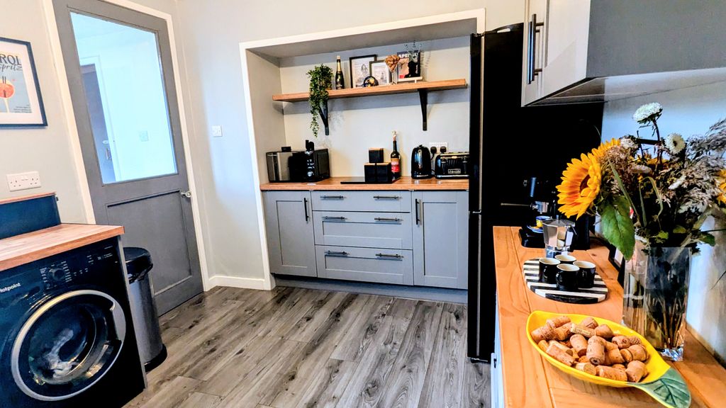 Property photo 2 of 19 1000032477