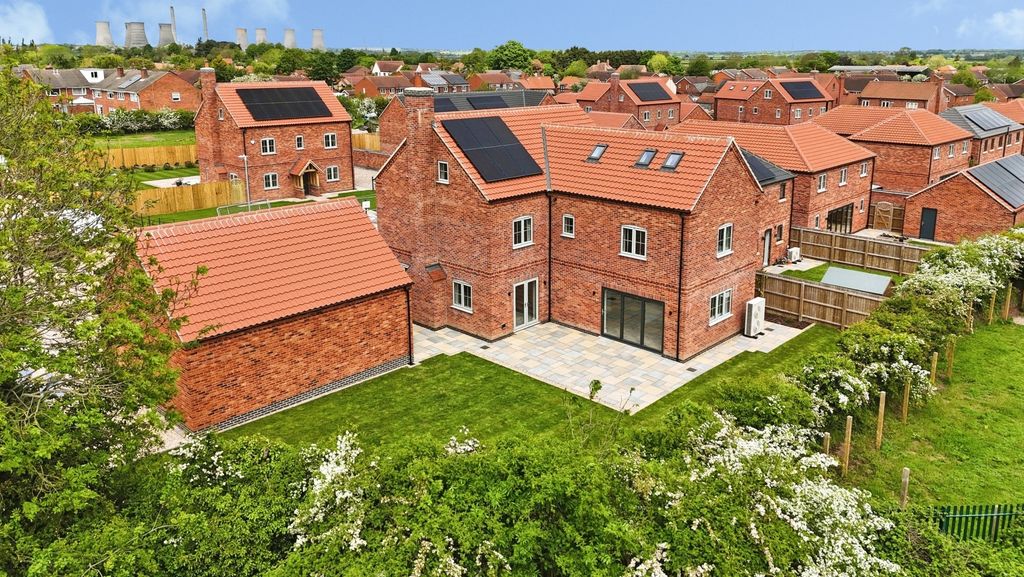 Property photo 2 of 35 4959864