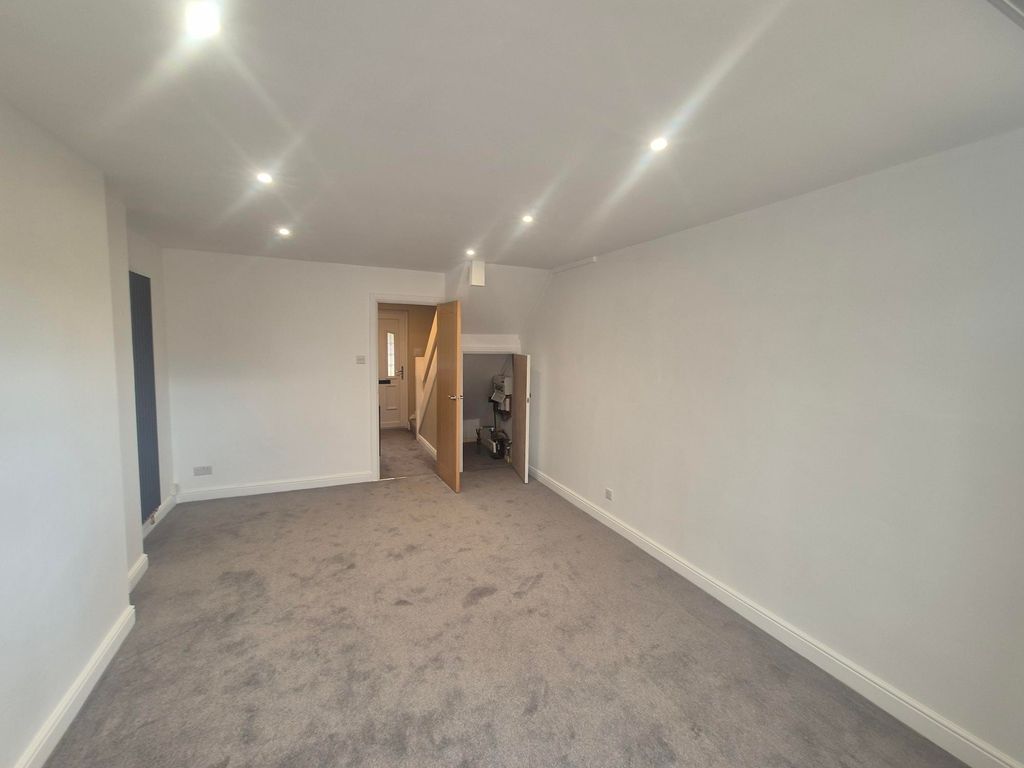 Property photo 2 of 9 Front