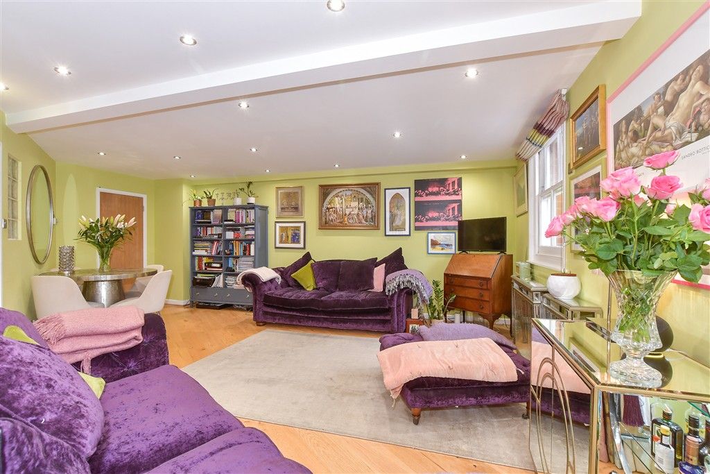 Property photo 2 of 8 Lounge/Diner