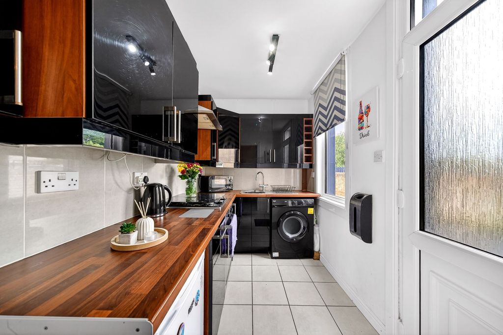 Property photo 3 of 14 Modern Kitchen