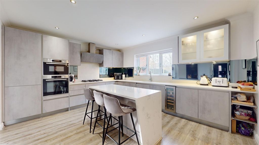 Property photo 1 of 21 Kitchen/Breakfast Room