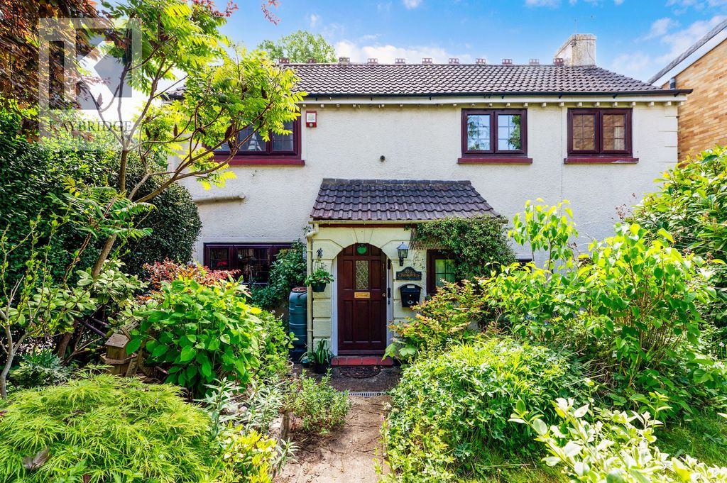 Property photo 1 of 15 Old Bridge Lane, Epsom - Kt17 4Ad